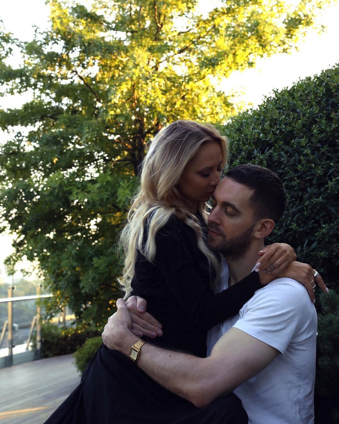 Зірка &quot;Жіночого кварталу&quot; розсекретила, чим займається її наречений-британець