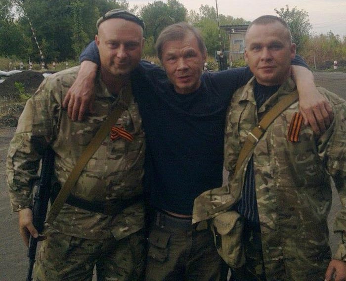 В окупований Донецьк приїхав відомий російський актор і розсівся в готелі з сигаретою (фото)