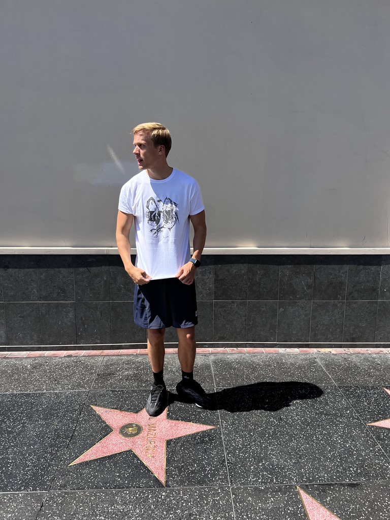 Астаф'єва, Пивоваров і навіть Міс Україна нарядилися у схожі футболки: навіщо зірки це зробили