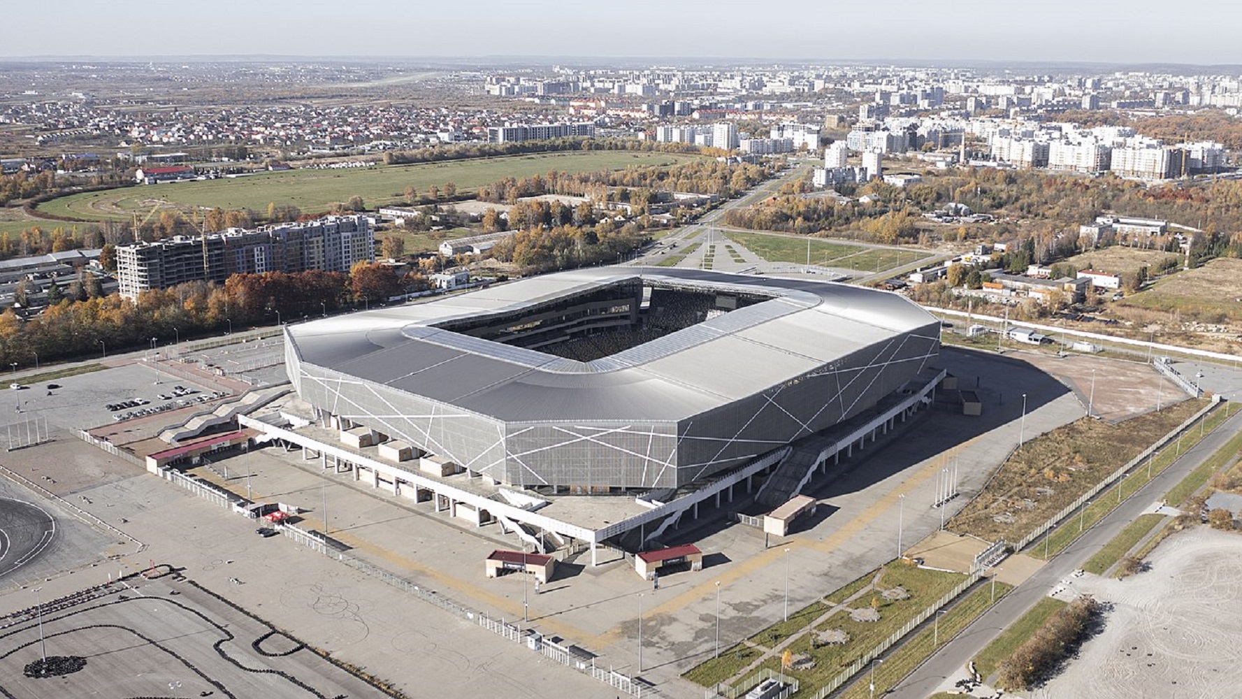 Колись ці трибуни знов зашумлять. Топ-5 найсучасніших стадіонів України