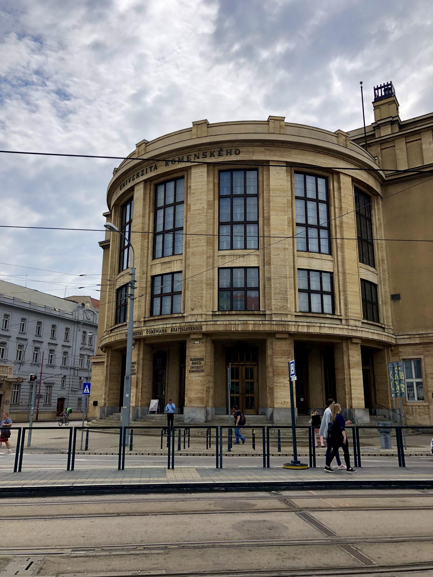 Вибір предметів та графік іспитів. Як навчатися у Словаччині безкоштовно: досвід українки