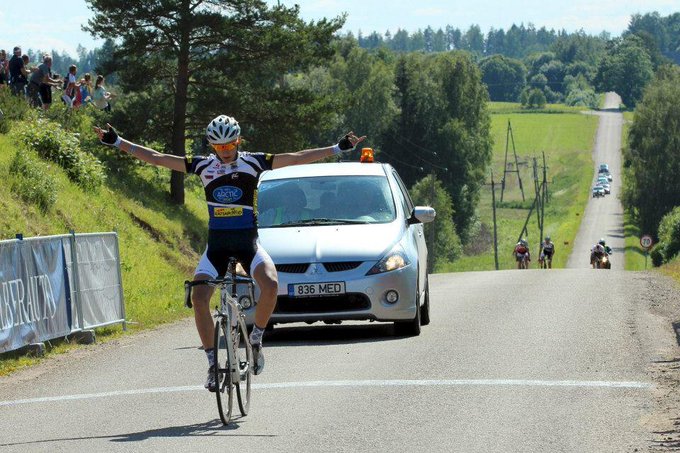 Естонський депутат проїде 1700 км на велосипеді, щоб зібрати гроші на ЗСУ