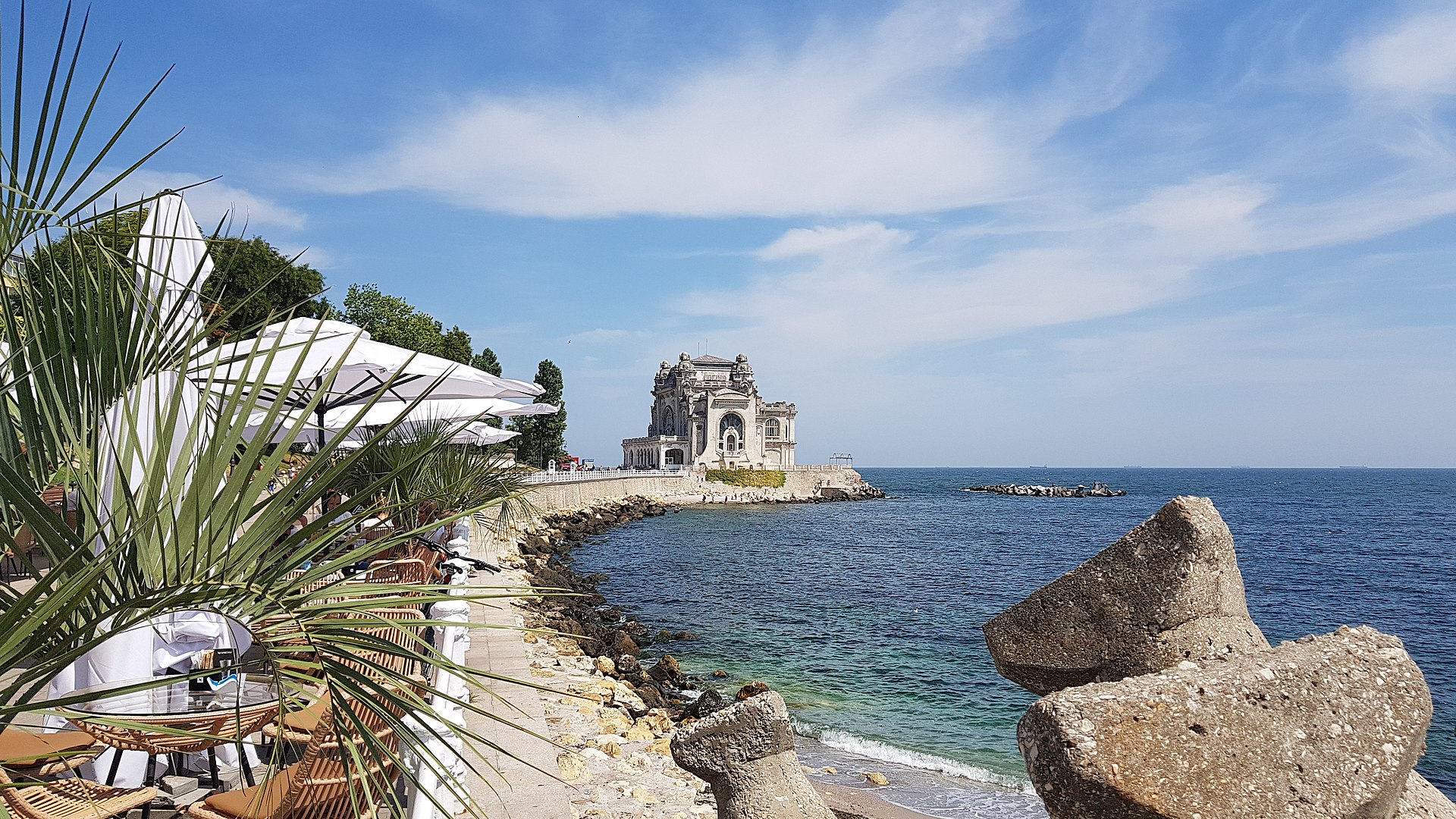 Топ-5 стран Европы с низкими налогами и идеальным климатом