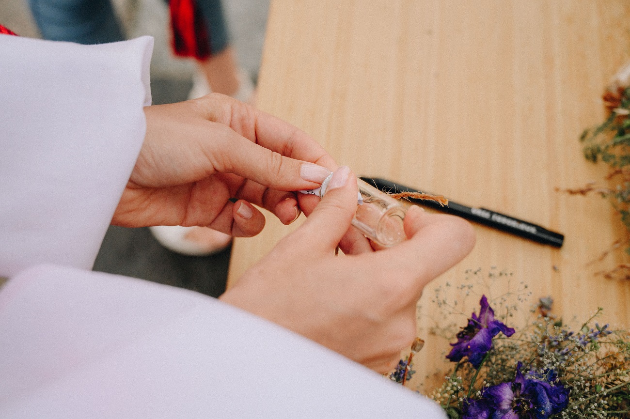 Українці на Купала запустили на Дніпрі вінки з "листами любові": фото та важливі смисли акції