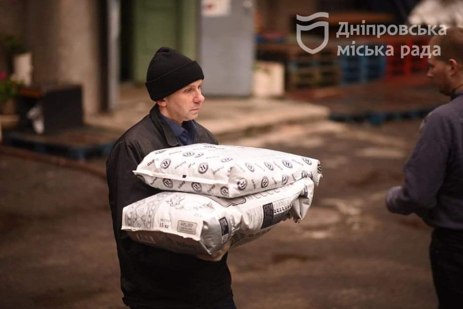 Мэрия Днепра передала очередную партию помощи на фронт