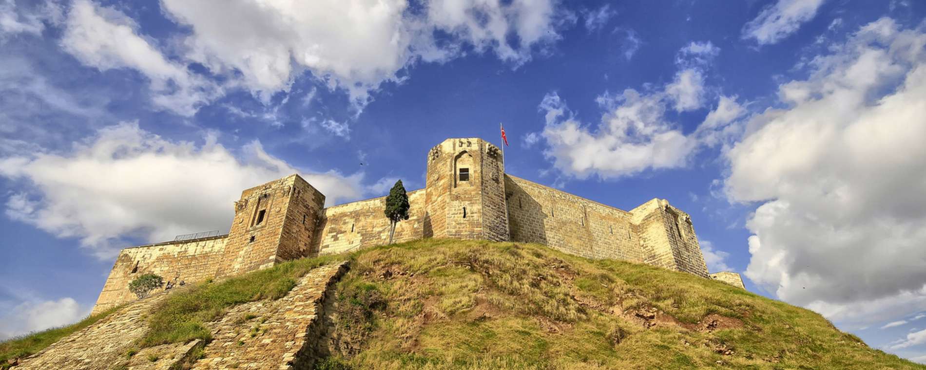 В Турции землетрясение разрушило историческую крепость Газиантеп из списка ЮНЕСКО