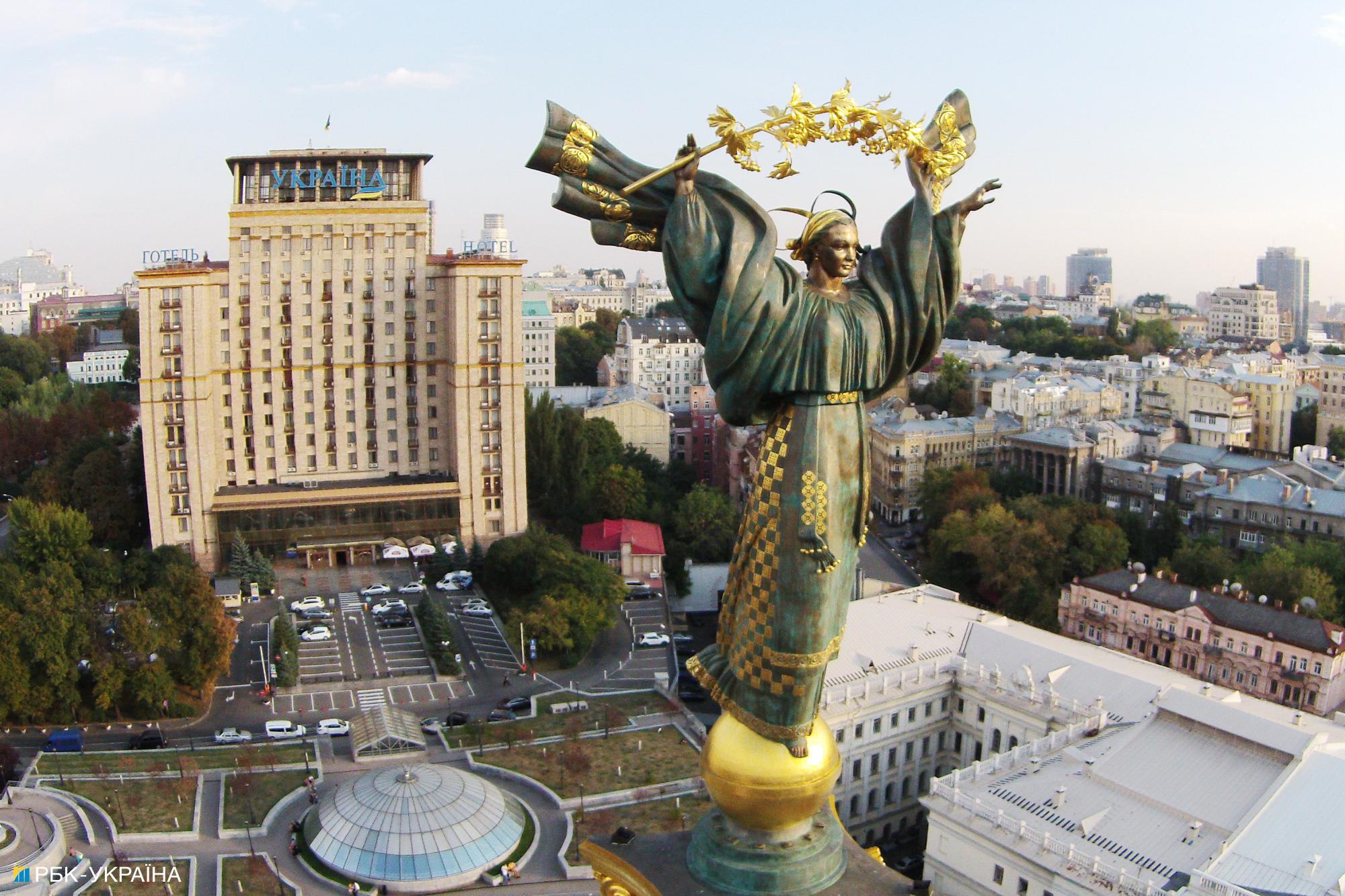 Дивіться, як змінювався Київ протягом 30 років: знакові місця на яскравих фото