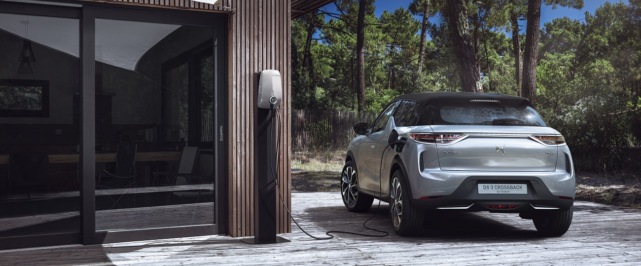 Названі ціни та комплектації: перший електрокроссовер DS їде в Україну