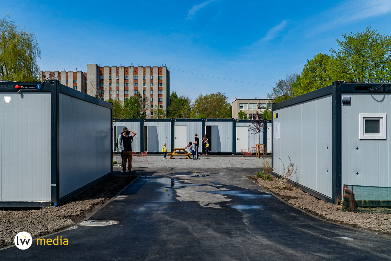 Свет, вода и питание: как выглядит модульный городок для переселенцев во Львове (фото)
