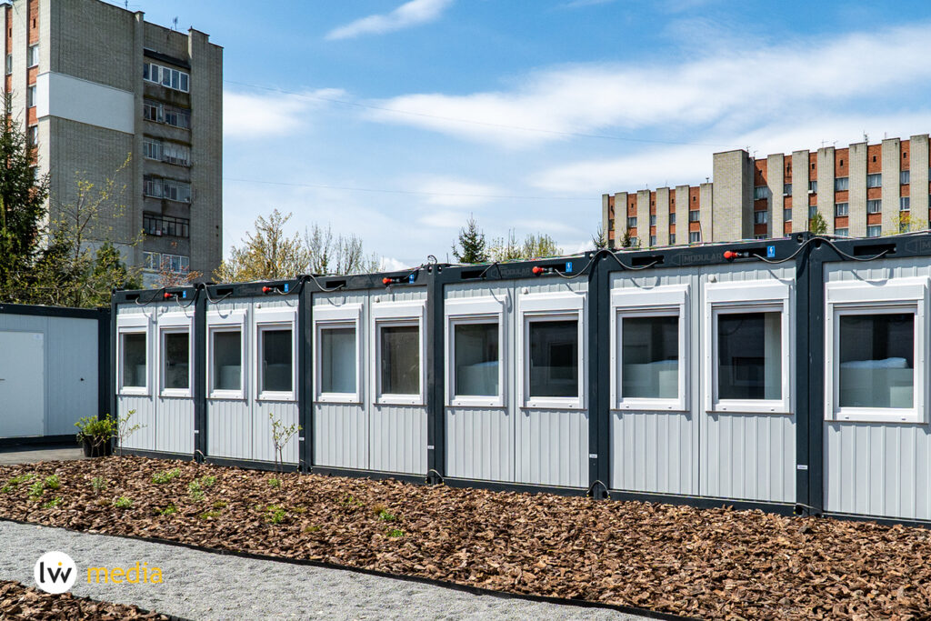 Свет, вода и питание: как выглядит модульный городок для переселенцев во Львове (фото)