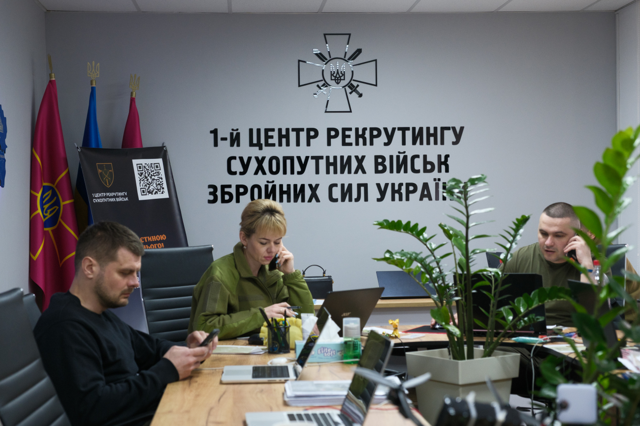 &quot;Мы как HR, только VIP-класса&quot;. Как работает первый центр рекрутинга Сухопутных войск в Киеве