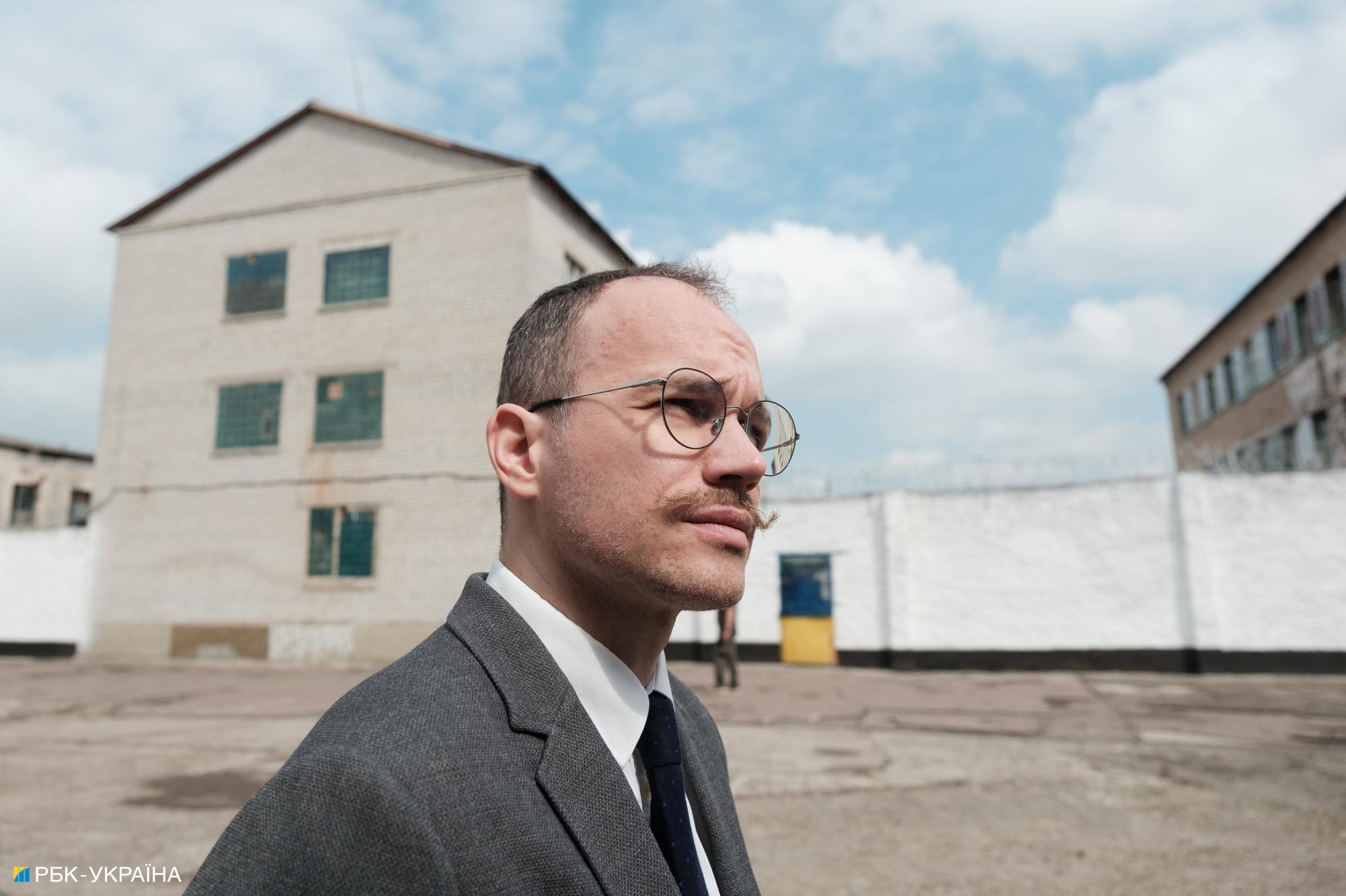 &quot;Чтобы запомнили не зэком&quot;. Почему заключенные идут на фронт и какой будет их служба