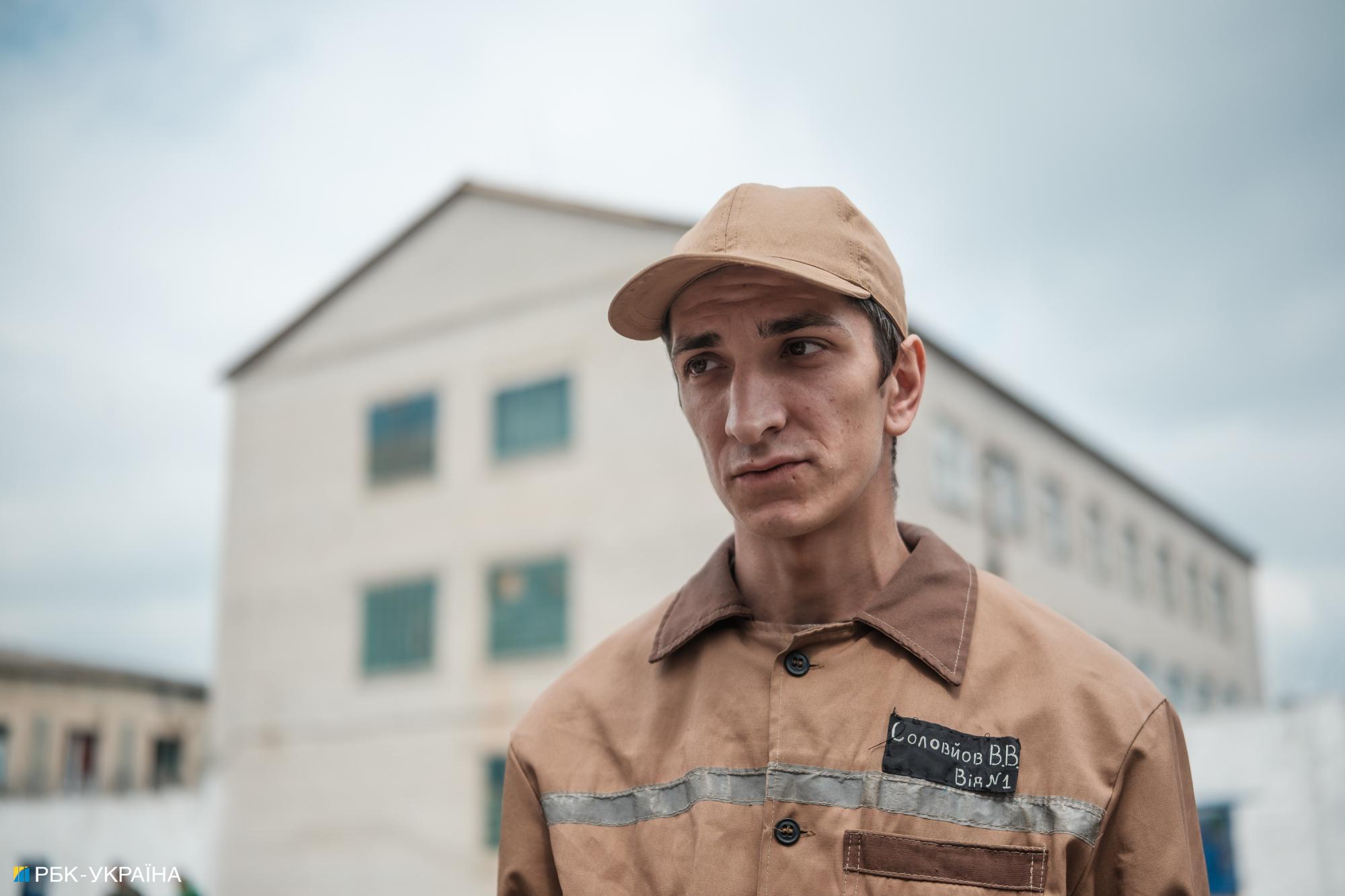 &quot;Чтобы запомнили не зэком&quot;. Почему заключенные идут на фронт и какой будет их служба