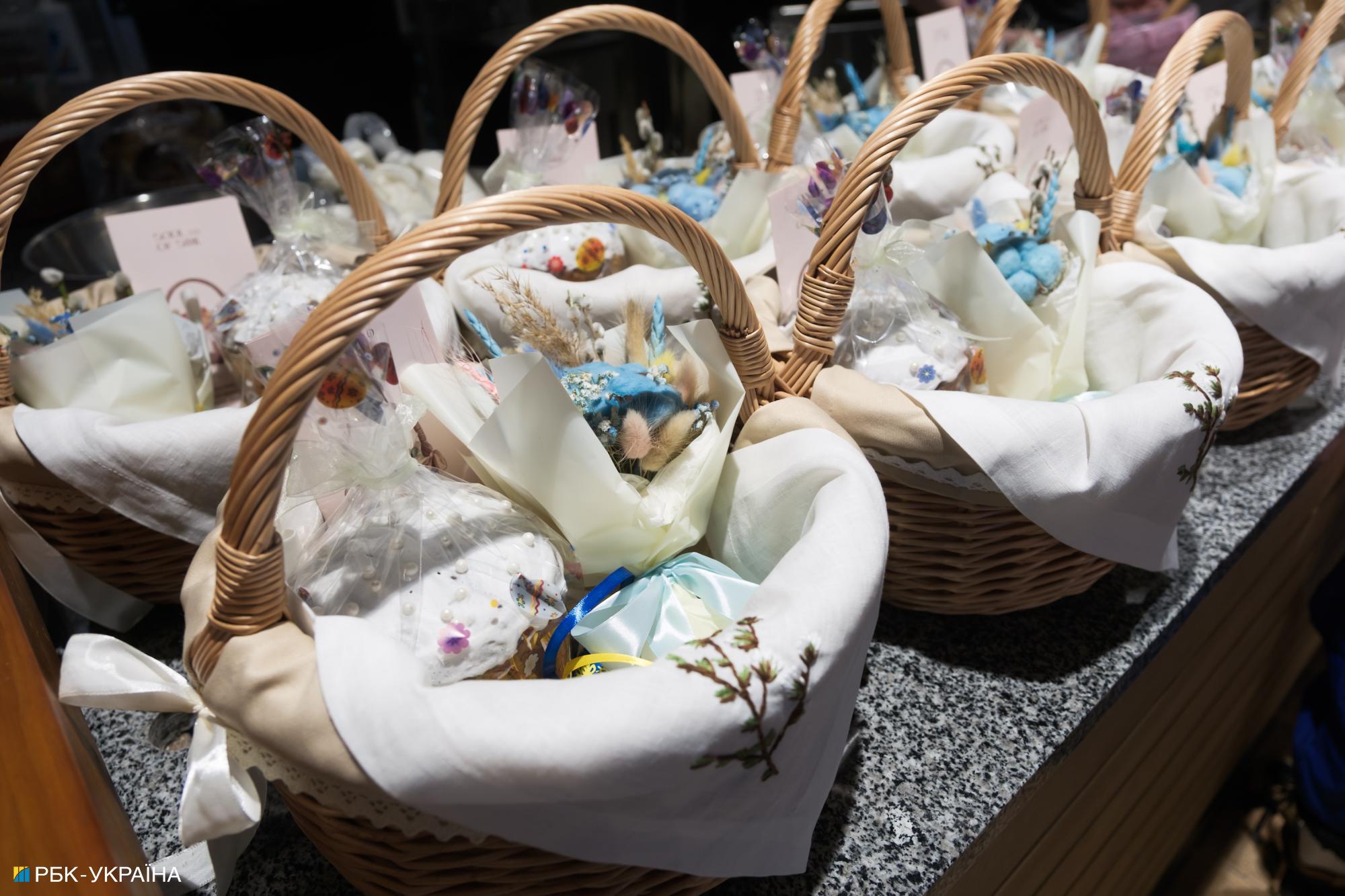 Символ відродження. У Києві спекли паски із зерна з розмінованих полів Херсонщини