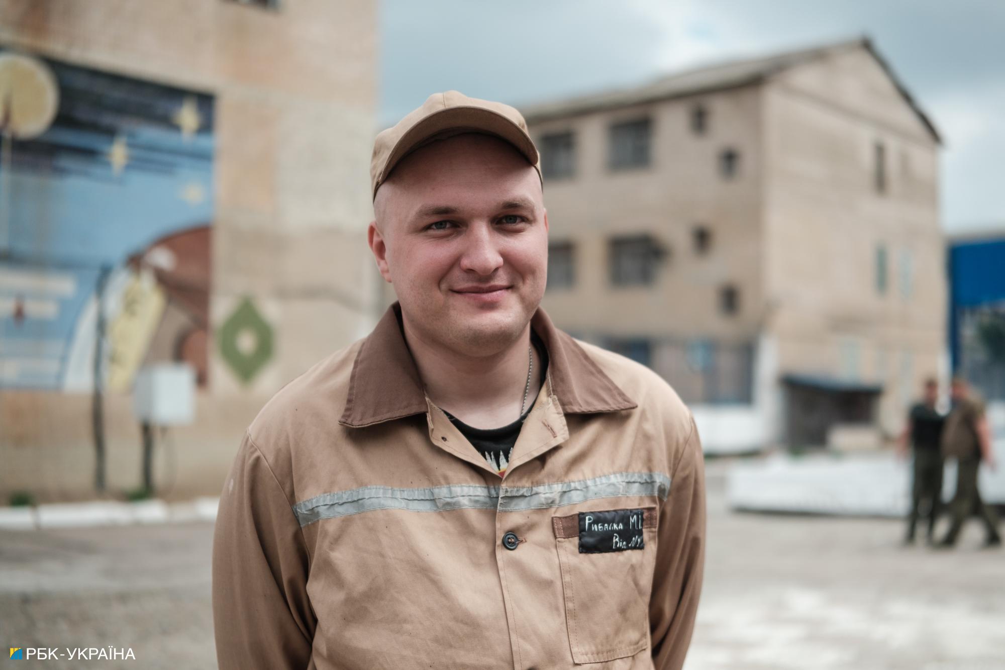 &quot;Чтобы запомнили не зэком&quot;. Почему заключенные идут на фронт и какой будет их служба