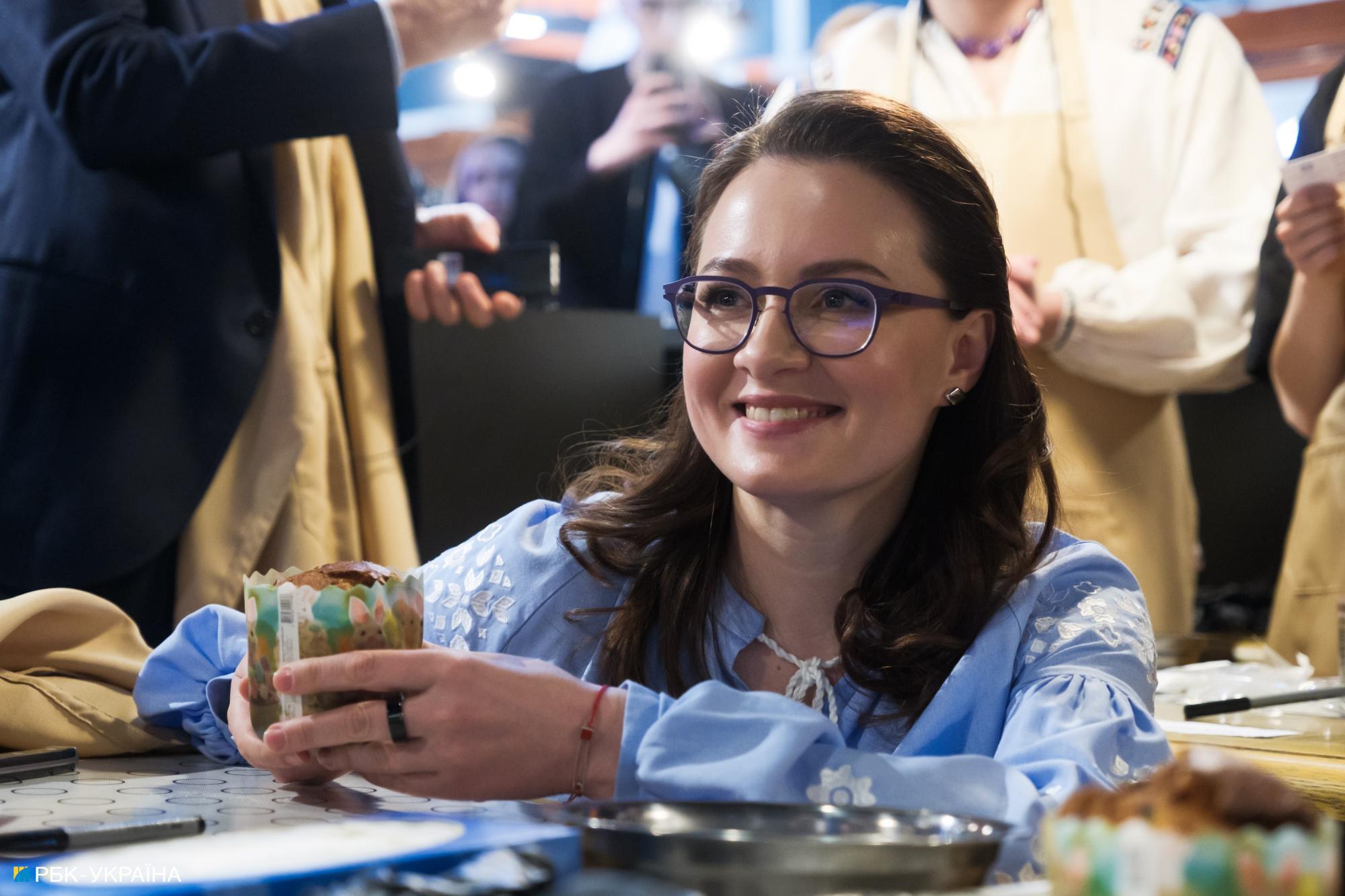 Символ відродження. У Києві спекли паски із зерна з розмінованих полів Херсонщини