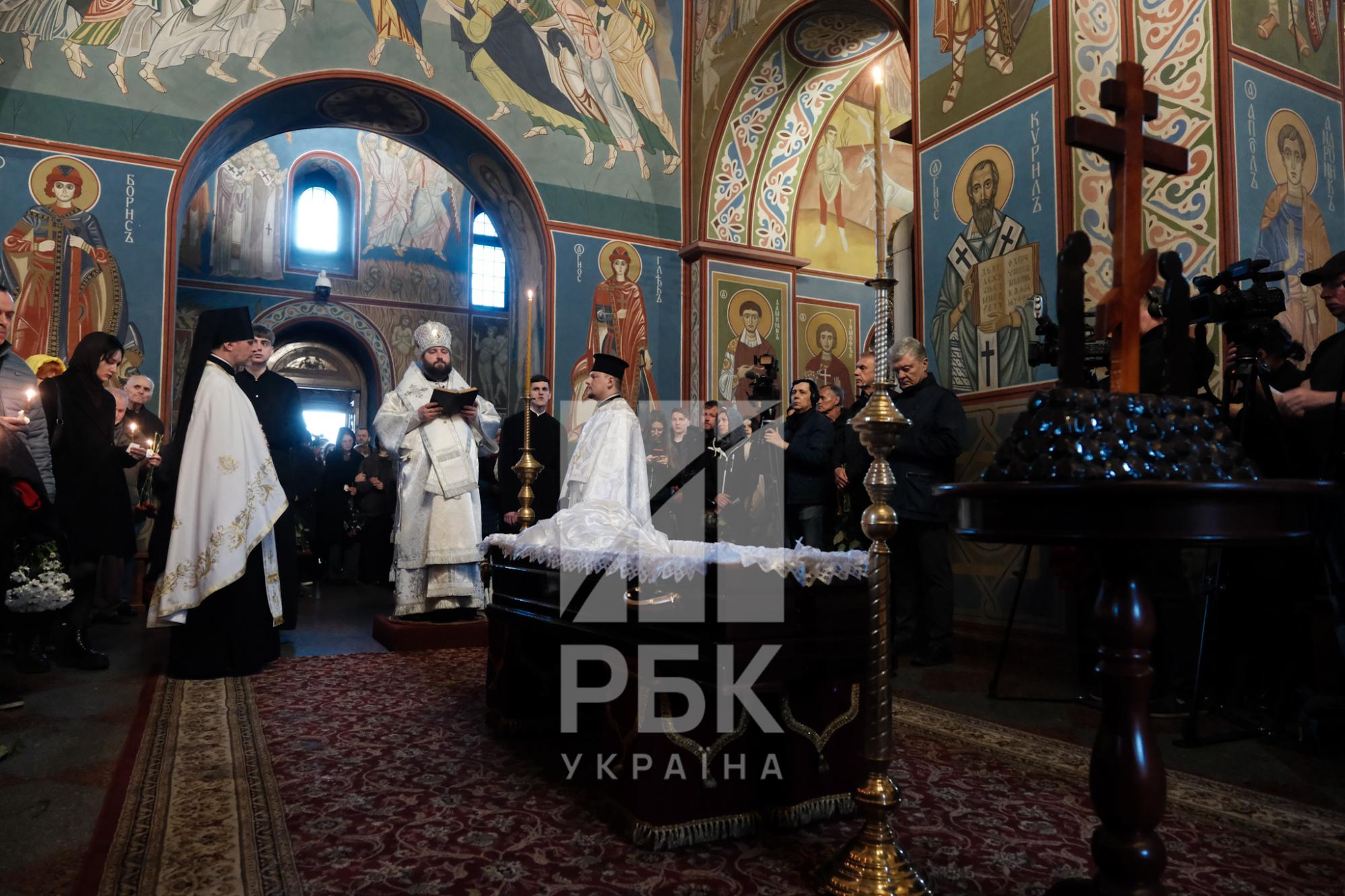 В Києві попрощалися з письменником Дмитром Капрановим (фото)