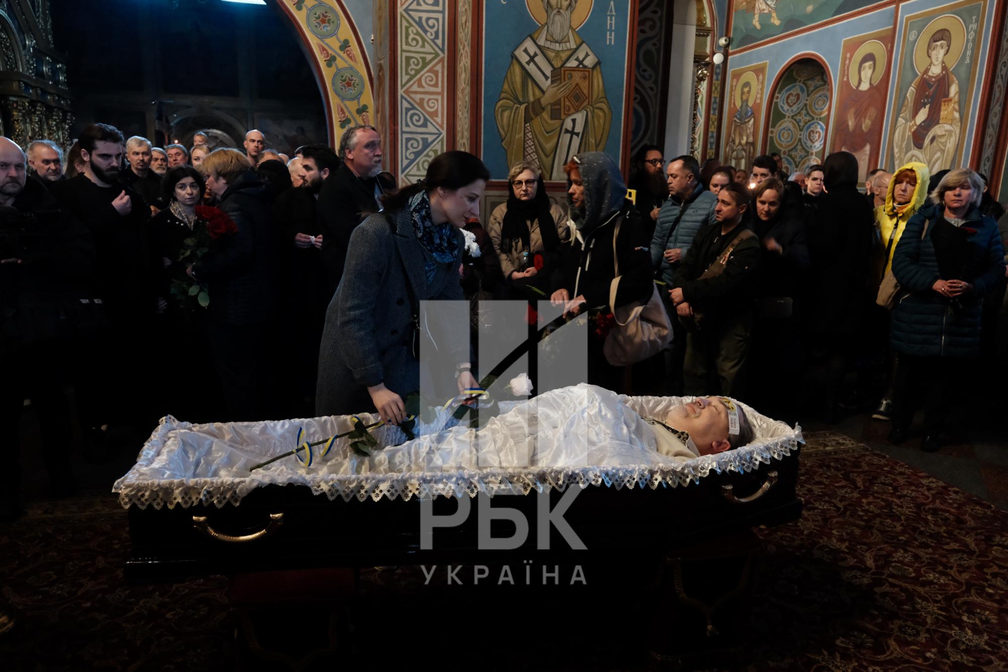 В Києві попрощалися з письменником Дмитром Капрановим (фото)