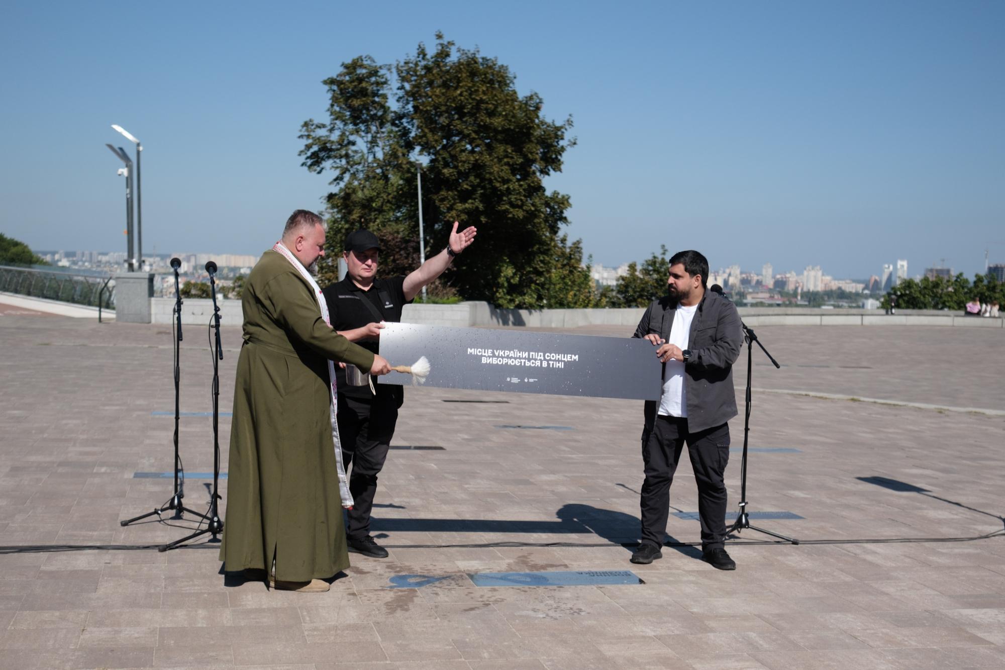 &quot;Розвідка - це покликання&quot;. У Києві відкрили пам'ятний знак до Дня воєнної розвідки (фото)
