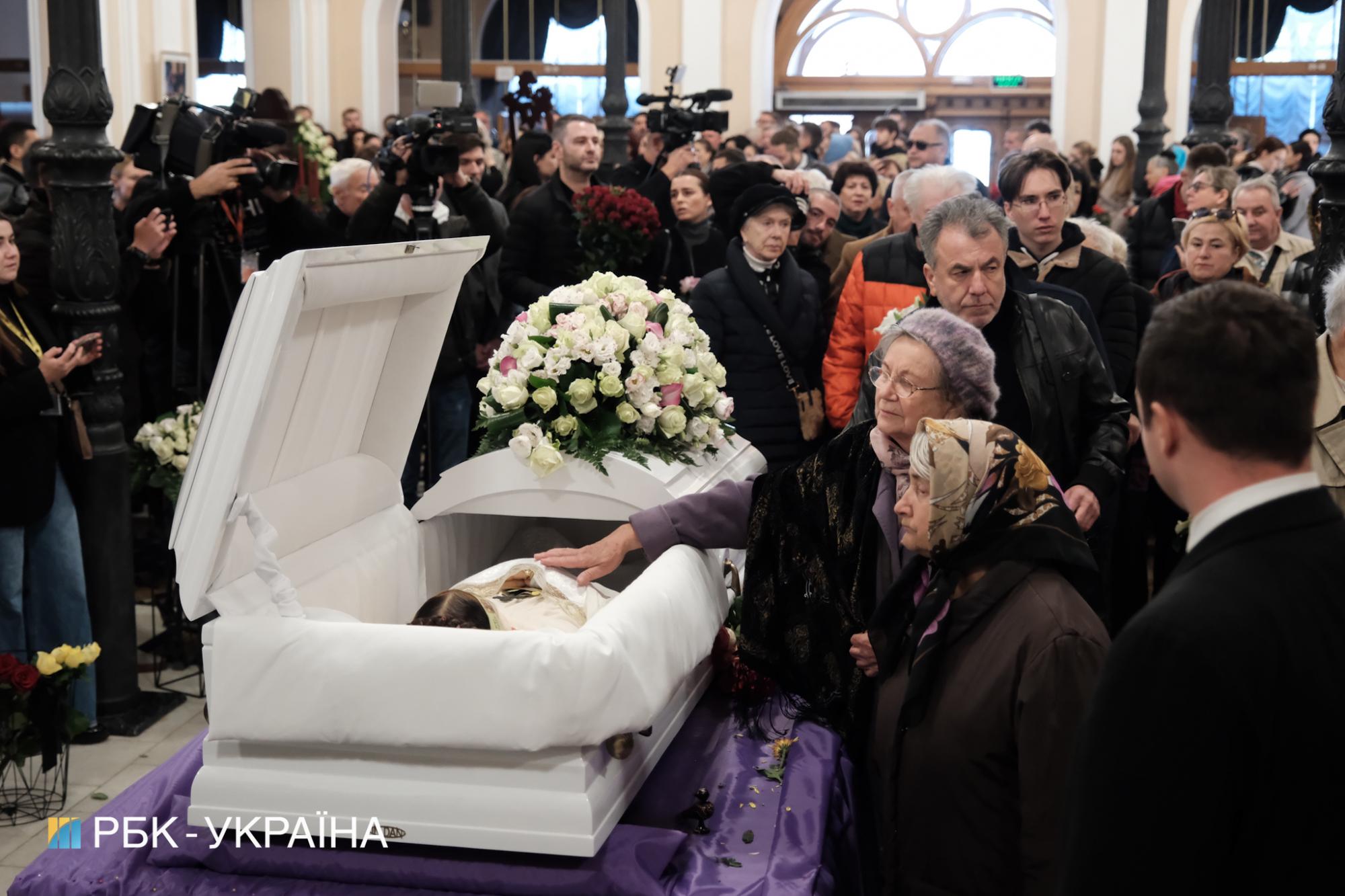 Хор, солисткой которого была Нина Матвиенко, исполнил молитву на прощании с певицей: видео пробирает до мурашек