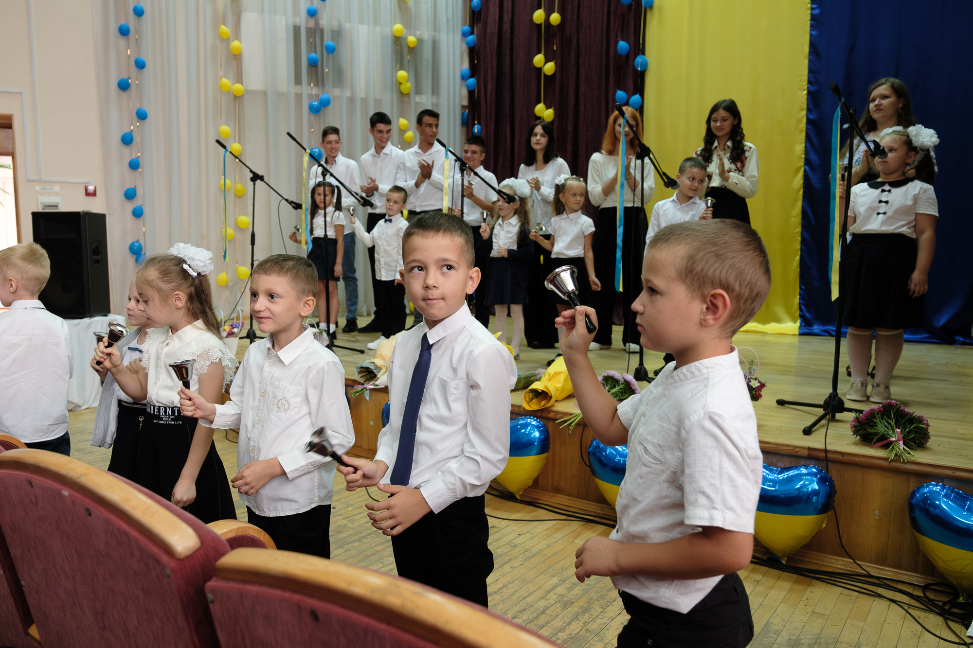 У школах Києва продзвенів перший дзвоник: зворушливі фото і відео