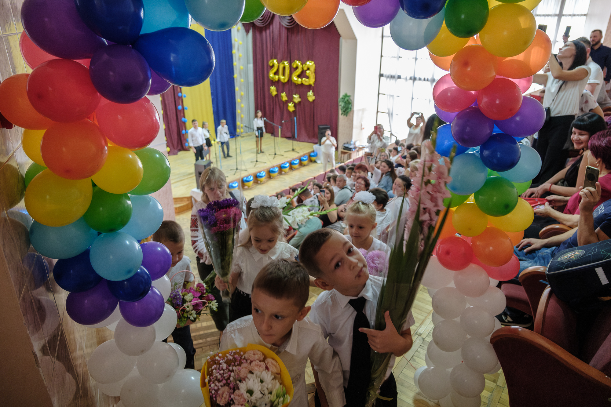 У школах Києва продзвенів перший дзвоник: зворушливі фото і відео