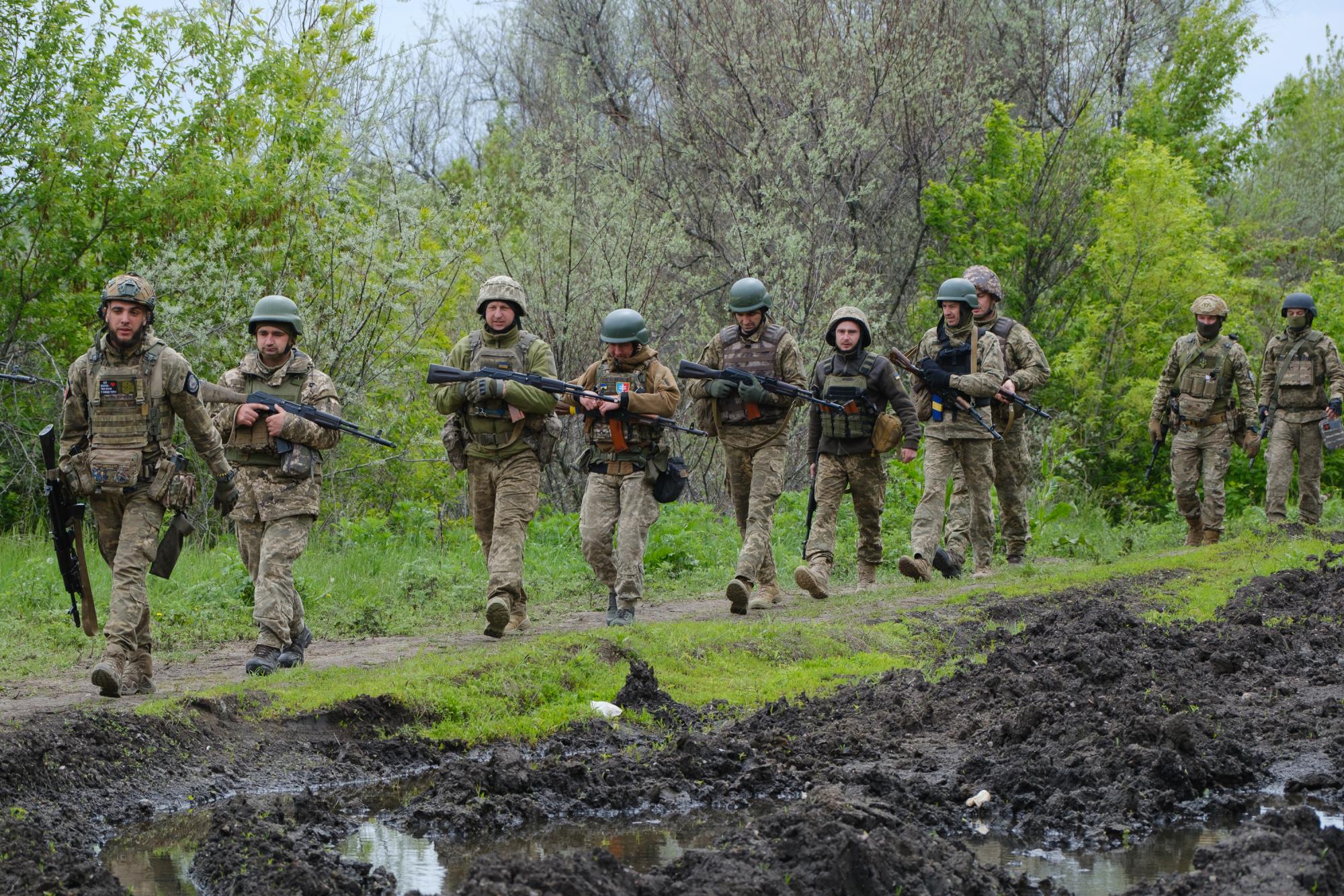 Скорость, точность, сила: мастерство украинских морпехов на ярких фото