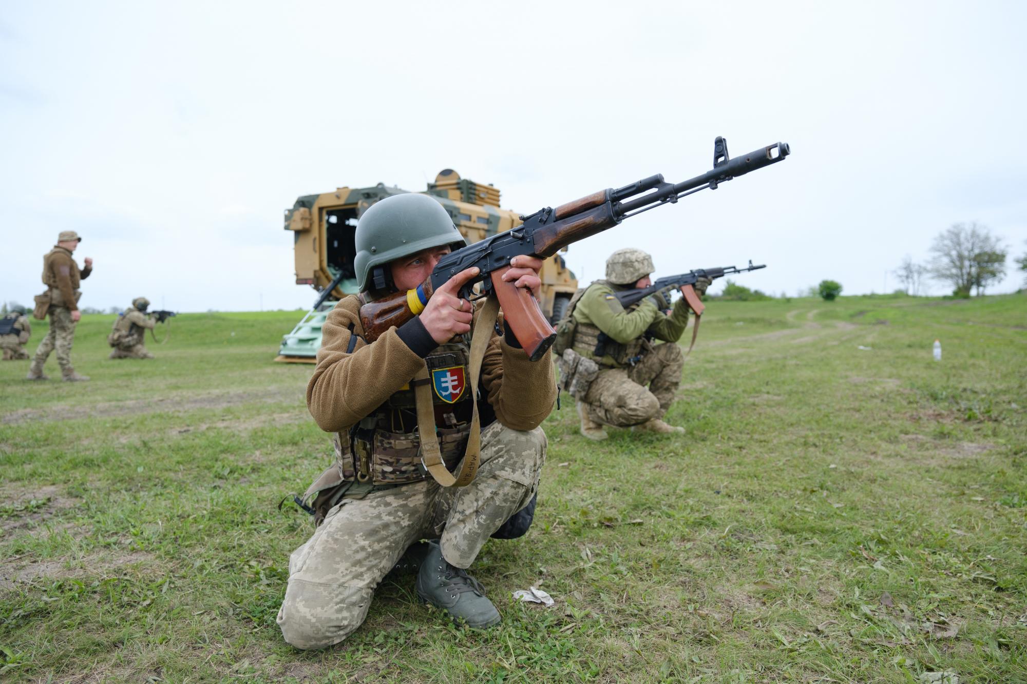 Скорость, точность, сила: мастерство украинских морпехов на ярких фото