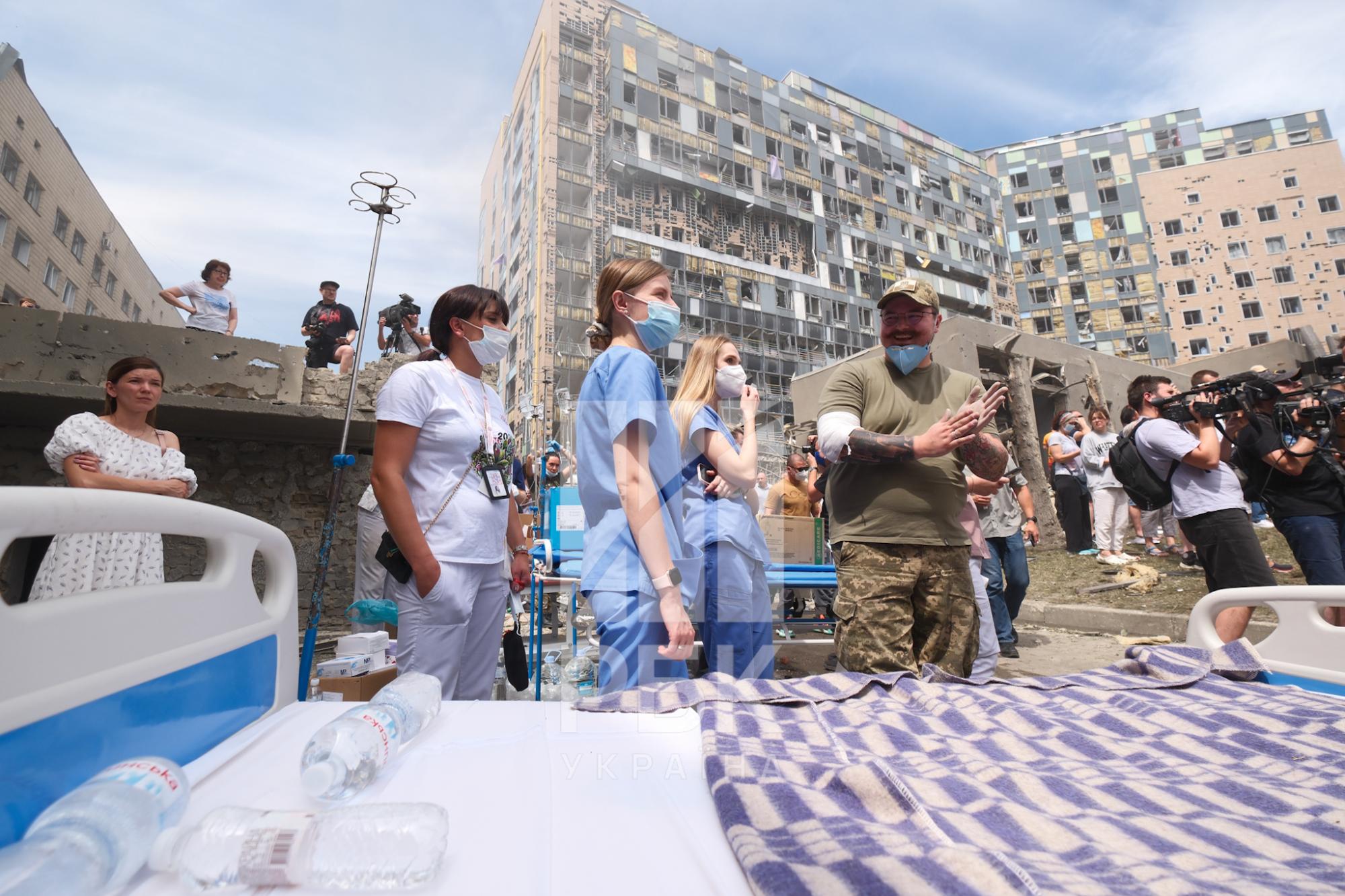 Український музикант дивом вижив під завалами квартири у Києві