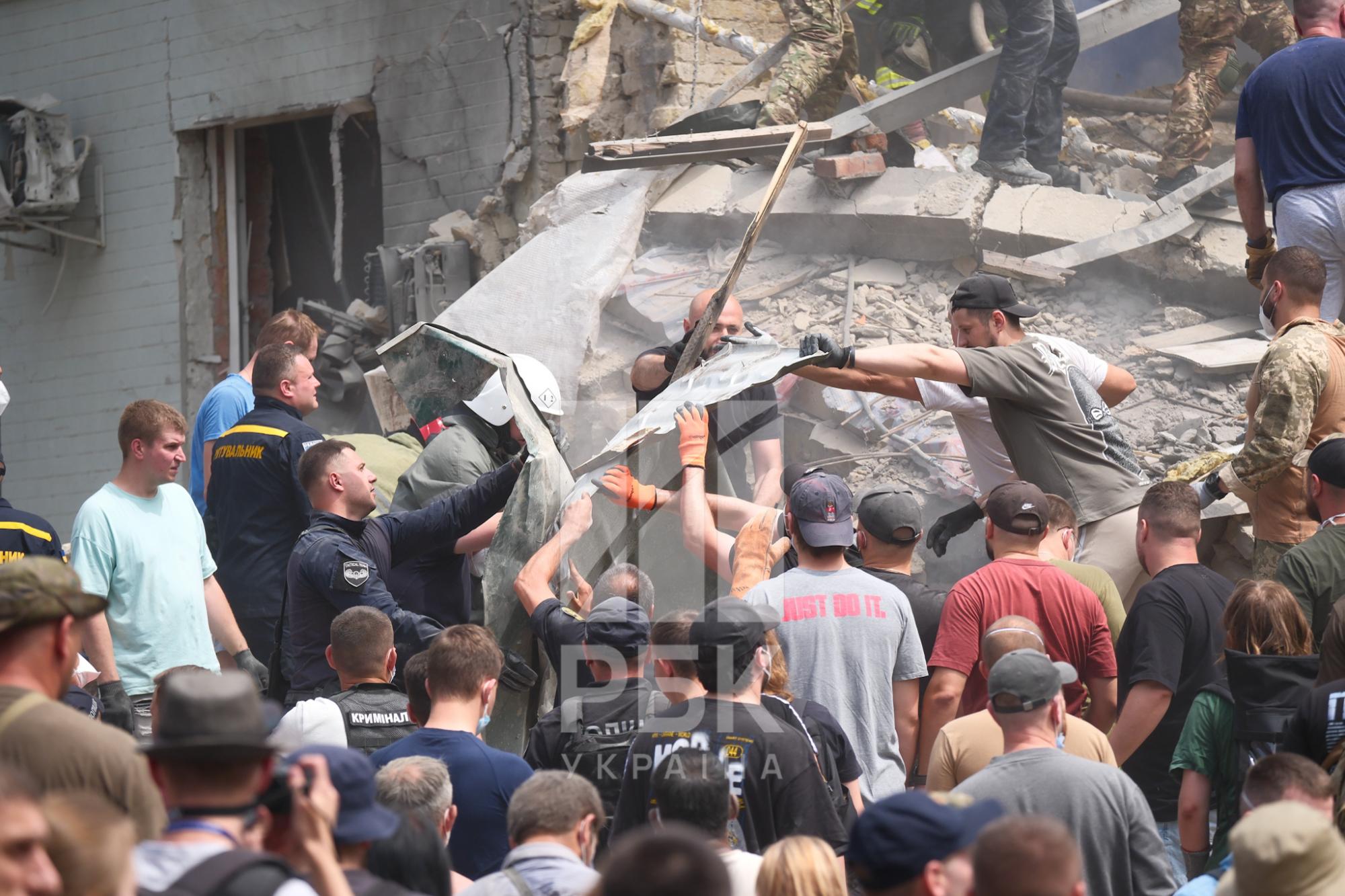 Український музикант дивом вижив під завалами квартири у Києві