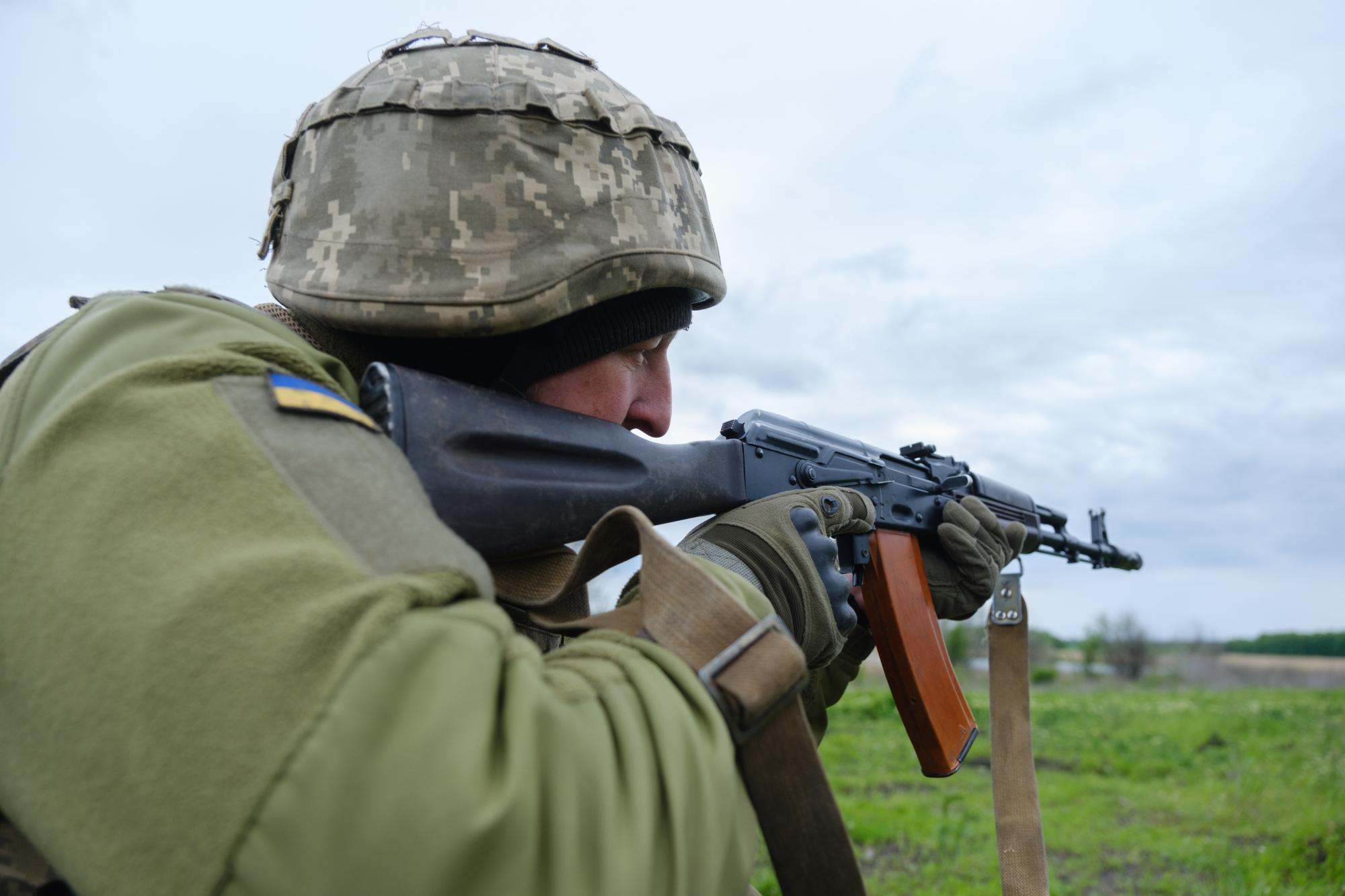 Скорость, точность, сила: мастерство украинских морпехов на ярких фото