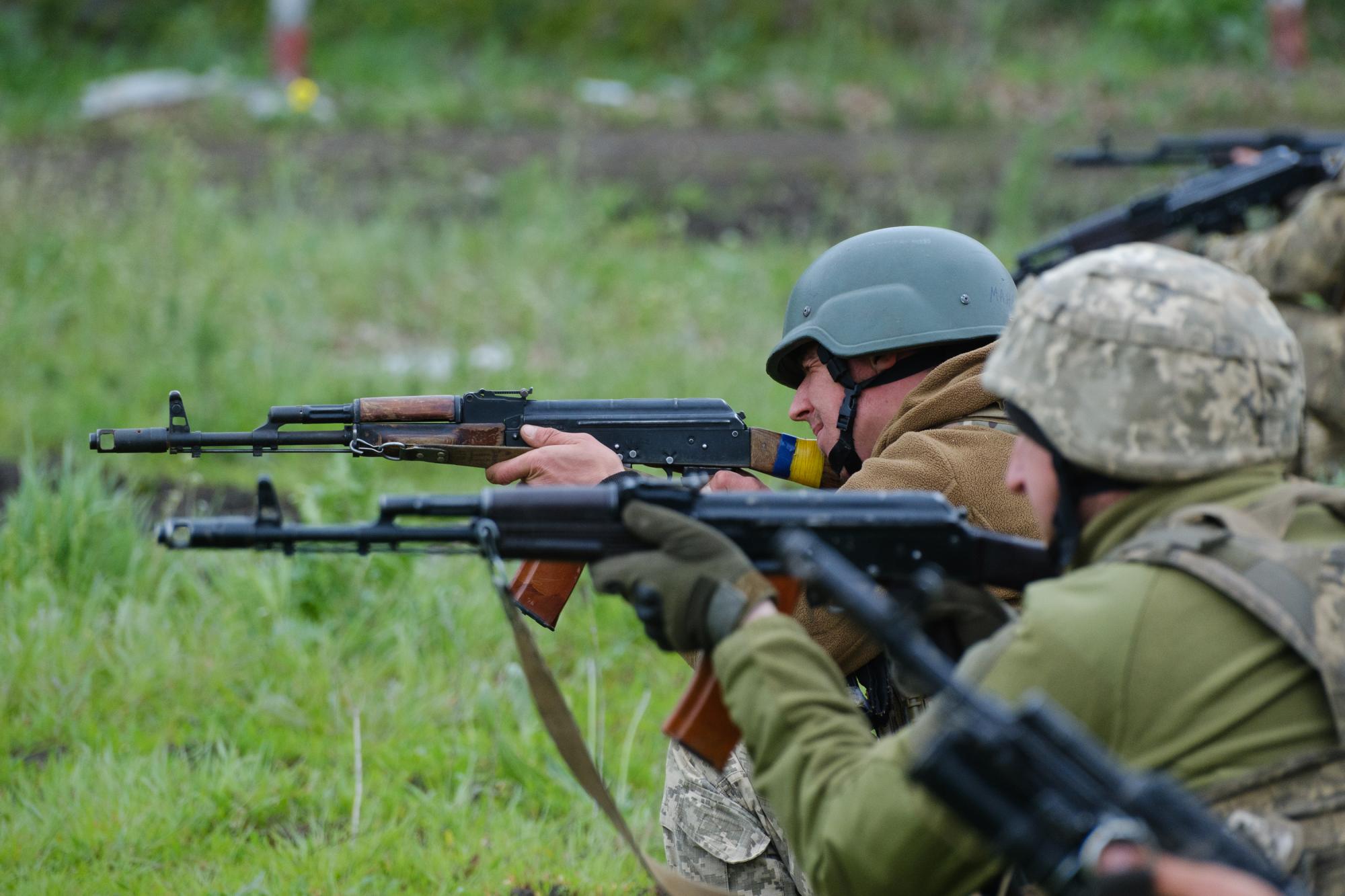 Скорость, точность, сила: мастерство украинских морпехов на ярких фото