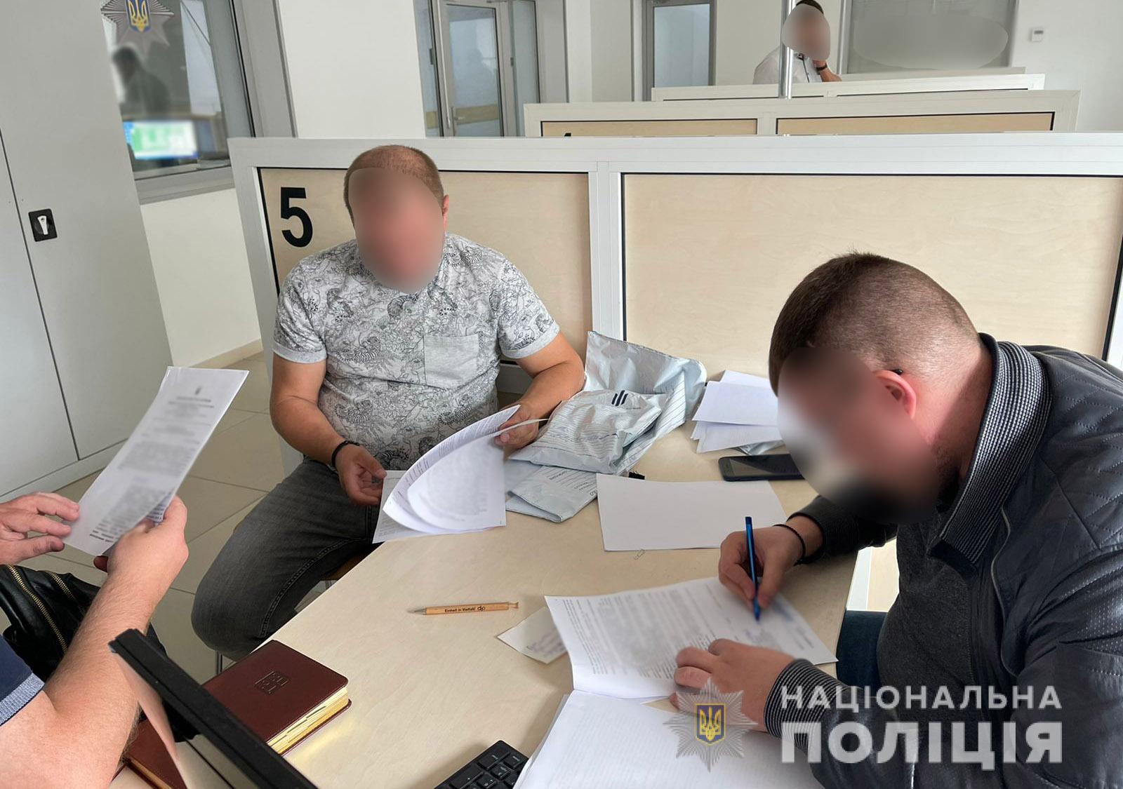 В Киеве полицейские похитили мужчину, чтобы "заработать" 10 тысяч долларов (фото)