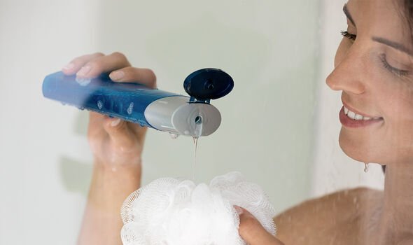 Читайте этикетку! В гелях для душа содержится 4 опасных вещества