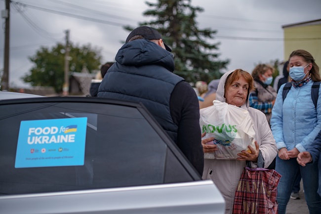 Понад 300 000 продуктових наборів українцям від NOVUS