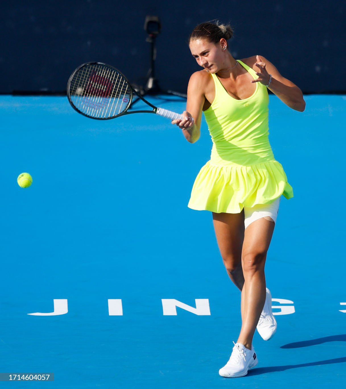 Марта Костюк в драматичній дуелі вибила 7-му ракетку світу: фото і відео