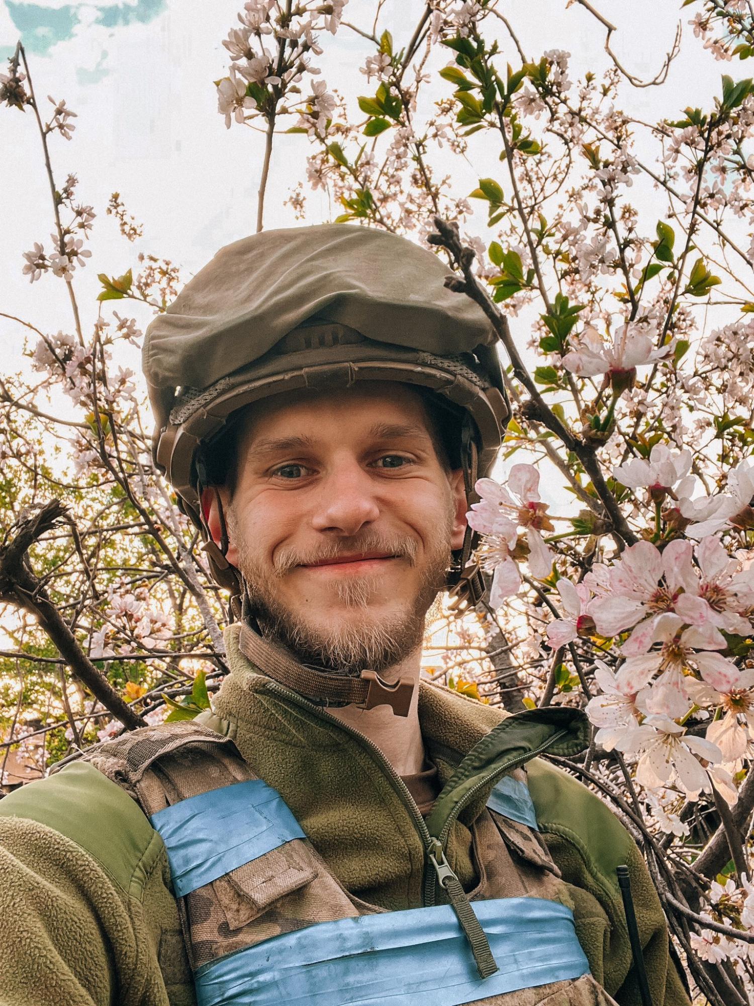 Сказав, що живий і любить нас: прес-офіцер полку &quot;Азов&quot; Дмитро Козацький зателефонував рідним з полону