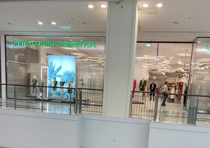 Работа кипит: мировые бренды втридорога одевают россиян (фото)