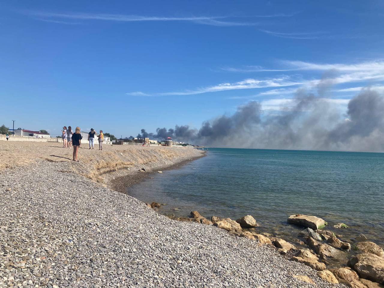 "Камней не было. Были ракеты": реакция сети на взрывы в Крыму