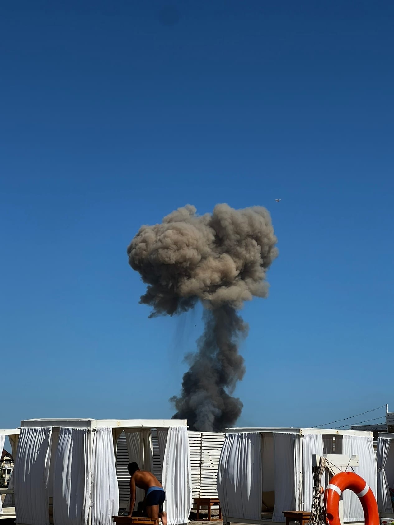 "Камней не было. Были ракеты": реакция сети на взрывы в Крыму