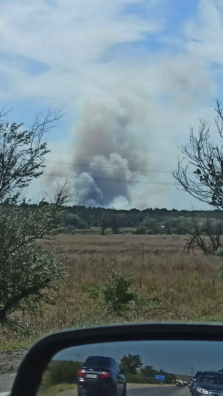"Камней не было. Были ракеты": реакция сети на взрывы в Крыму