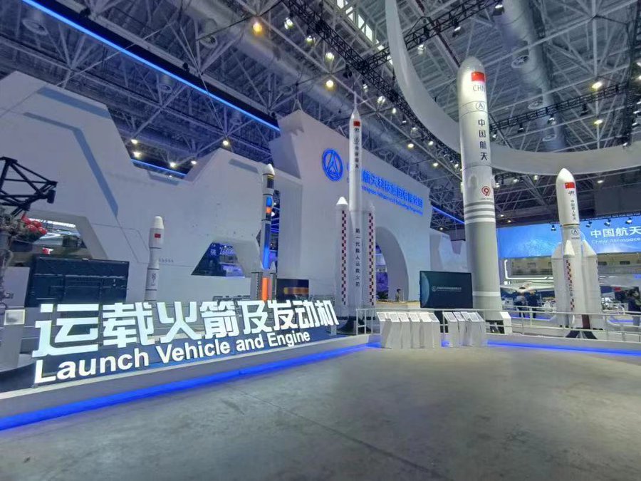 Китай показал новую космическую ракету для посадки на Луну: фото и видео