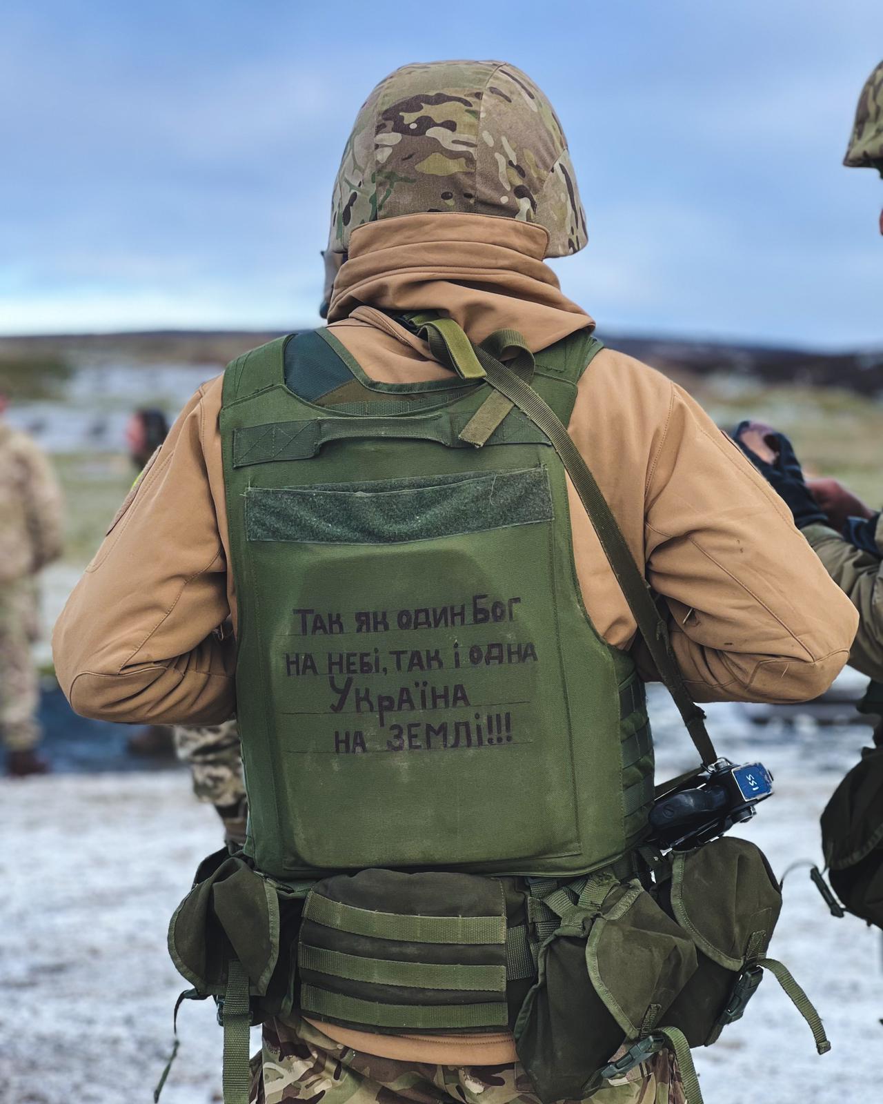 С оружием и под снегом: появились фото с учений украинских военных в Северной Англии