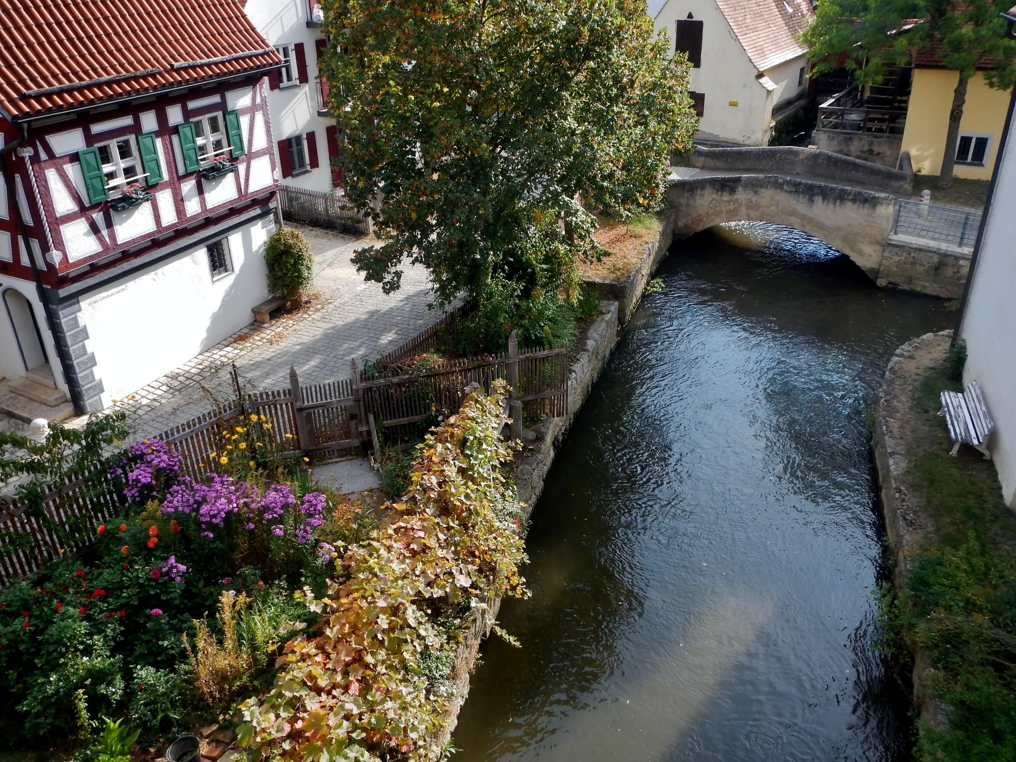 Из миллионов бриллиантов. Средневековый город в Баварии, построенный в центре кратера