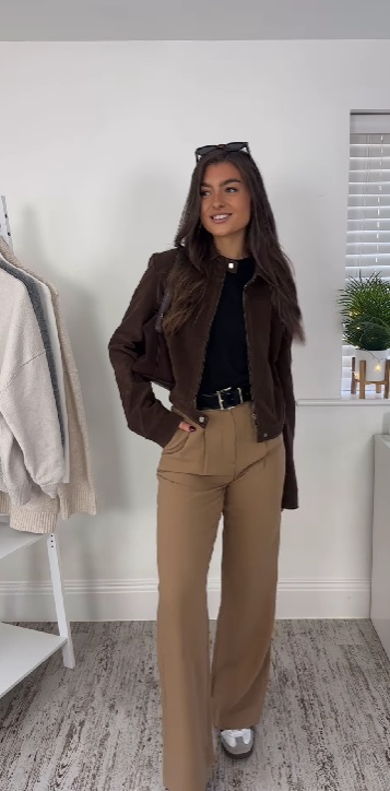 Як стилізувати класичні брюки: блогерка показала 3 варіанти на кожен день (відео)