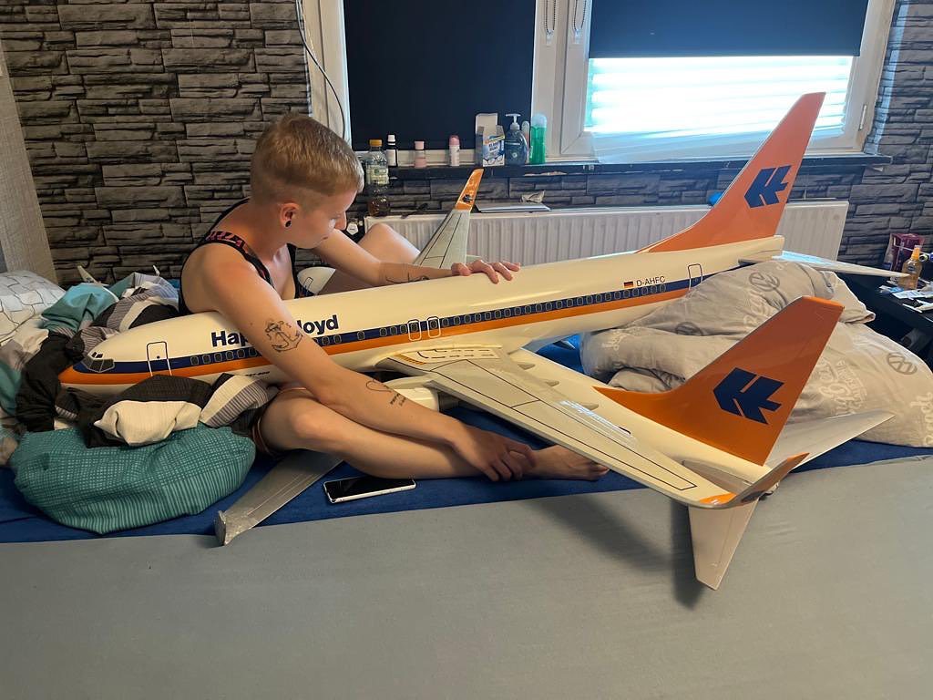 Любовь слепа. Реальные истории людей, которые имели романтические отношения с самолетами, роботами и куклами