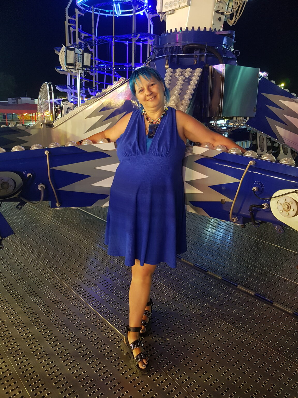 Любовь слепа. Реальные истории людей, которые имели романтические отношения с самолетами, роботами и куклами