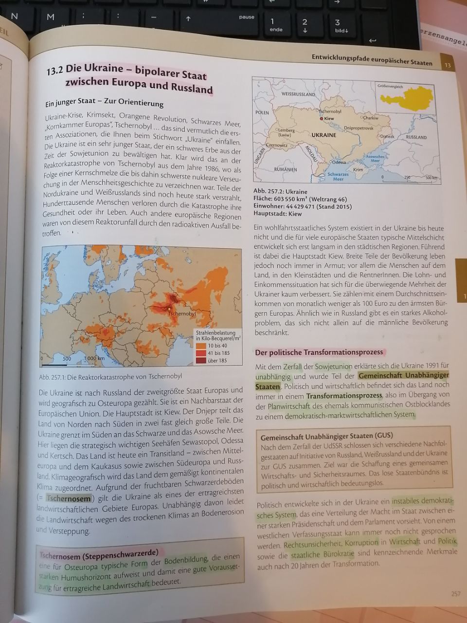 &quot;Биполярная между Европой и РФ&quot;. Что пишут об Украине в зарубежных учебниках (фото)