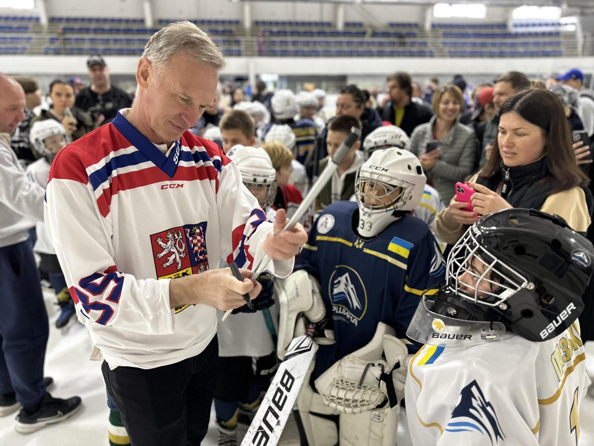 &quot;Благодаря вам моя страна может жить мирно&quot;. Легенда НХЛ искренне обратился к украинцам