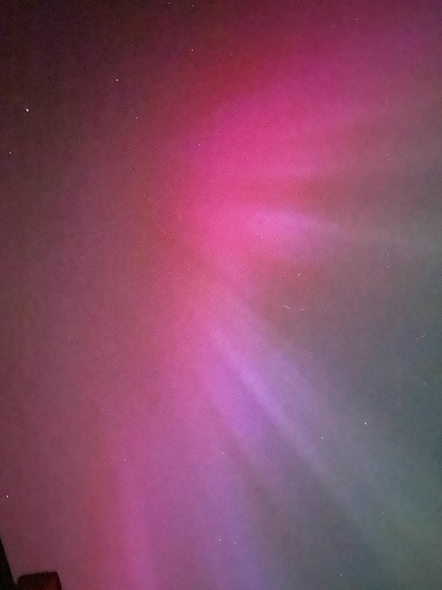 Полярное сияние в мае стало самым большим за 500 лет: оно охватило половину планеты